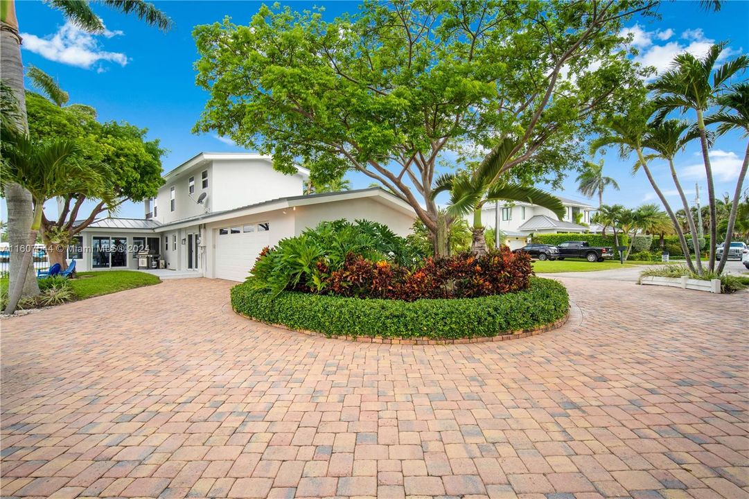 Recently Sold: $3,849,000 (3 beds, 3 baths, 3257 Square Feet)