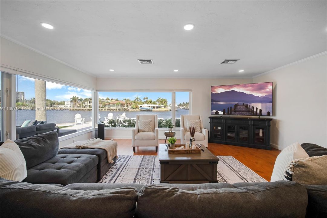 Recently Sold: $3,849,000 (3 beds, 3 baths, 3257 Square Feet)