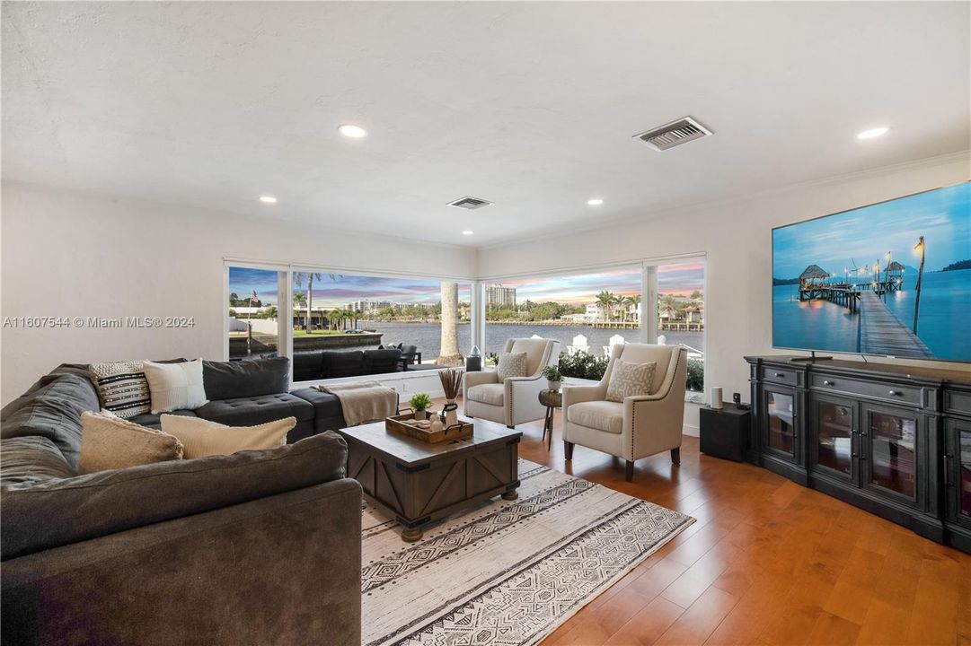 Recently Sold: $3,849,000 (3 beds, 3 baths, 3257 Square Feet)