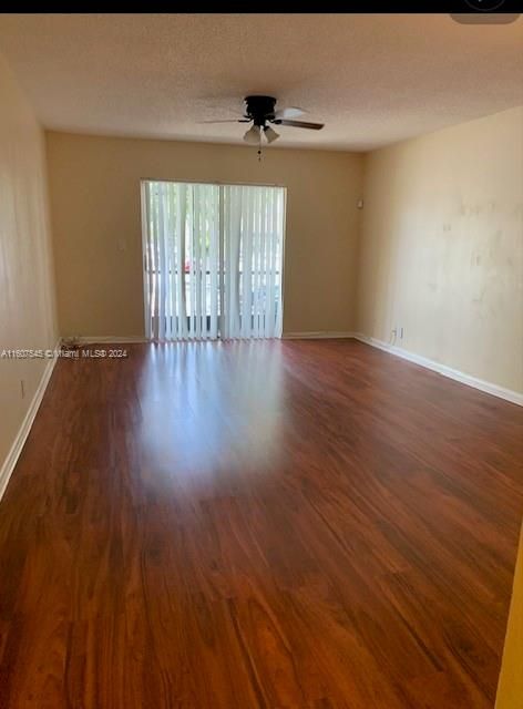 Active With Contract: $1,550 (2 beds, 1 baths, 825 Square Feet)
