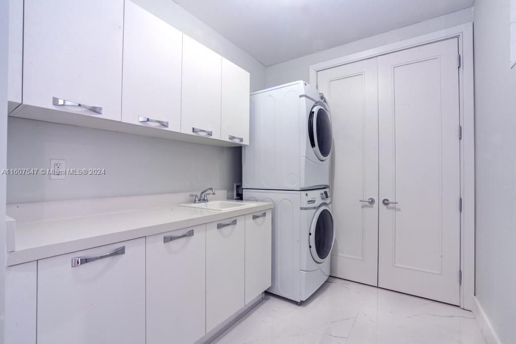 For Rent: $8,990 (2 beds, 2 baths, 2117 Square Feet)