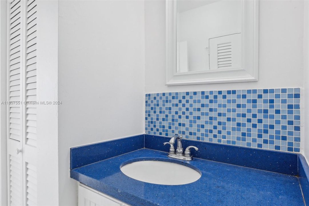 For Sale: $329,000 (0 beds, 1 baths, 518 Square Feet)