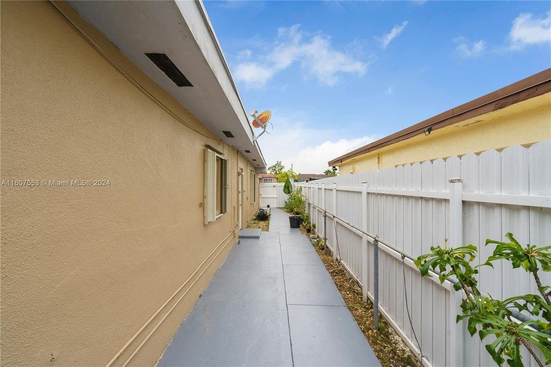 Recently Sold: $599,900 (3 beds, 2 baths, 1740 Square Feet)