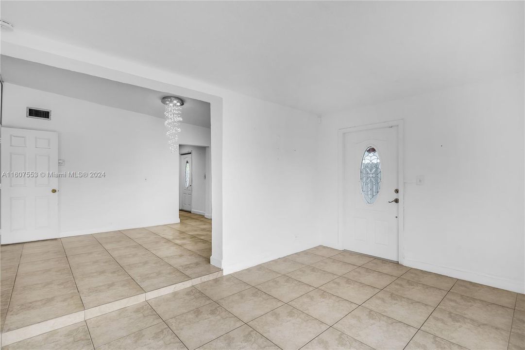 待售: $650,000 (3 贝兹, 2 浴室, 1740 平方英尺)