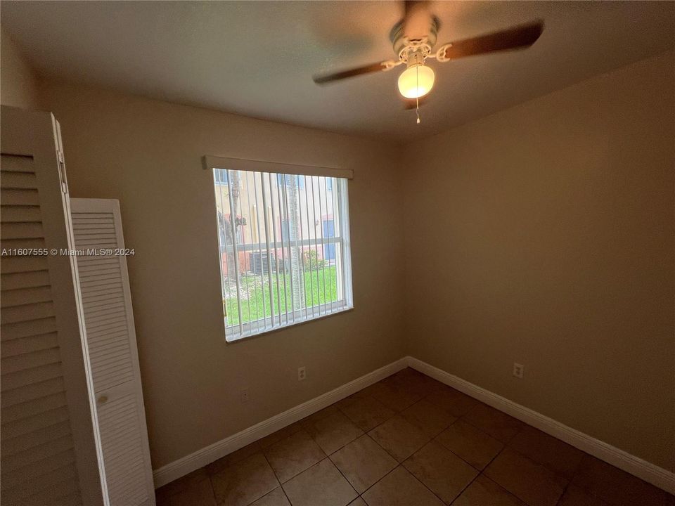 For Rent: $2,100 (3 beds, 2 baths, 1060 Square Feet)