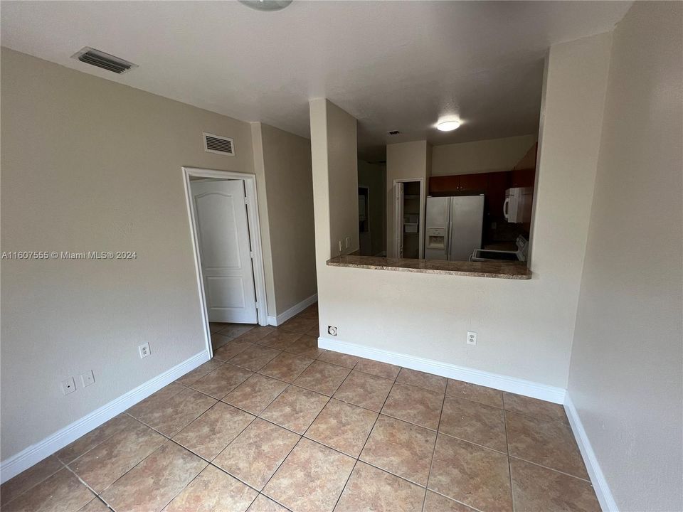 For Rent: $2,100 (3 beds, 2 baths, 1060 Square Feet)