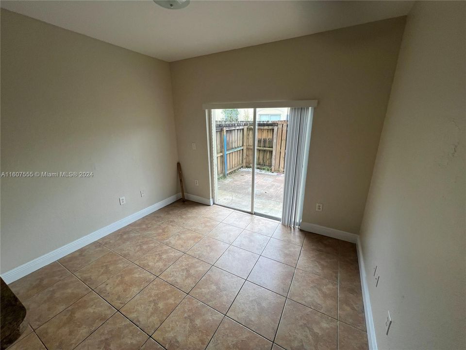 For Rent: $2,100 (3 beds, 2 baths, 1060 Square Feet)