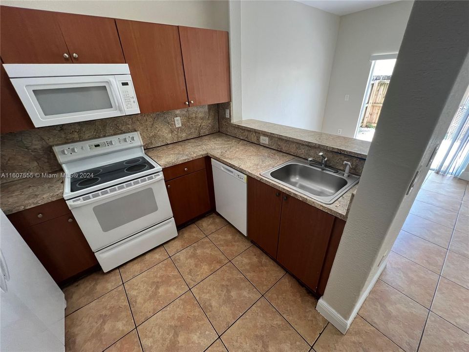 Active With Contract: $1,950 (3 beds, 2 baths, 1060 Square Feet)