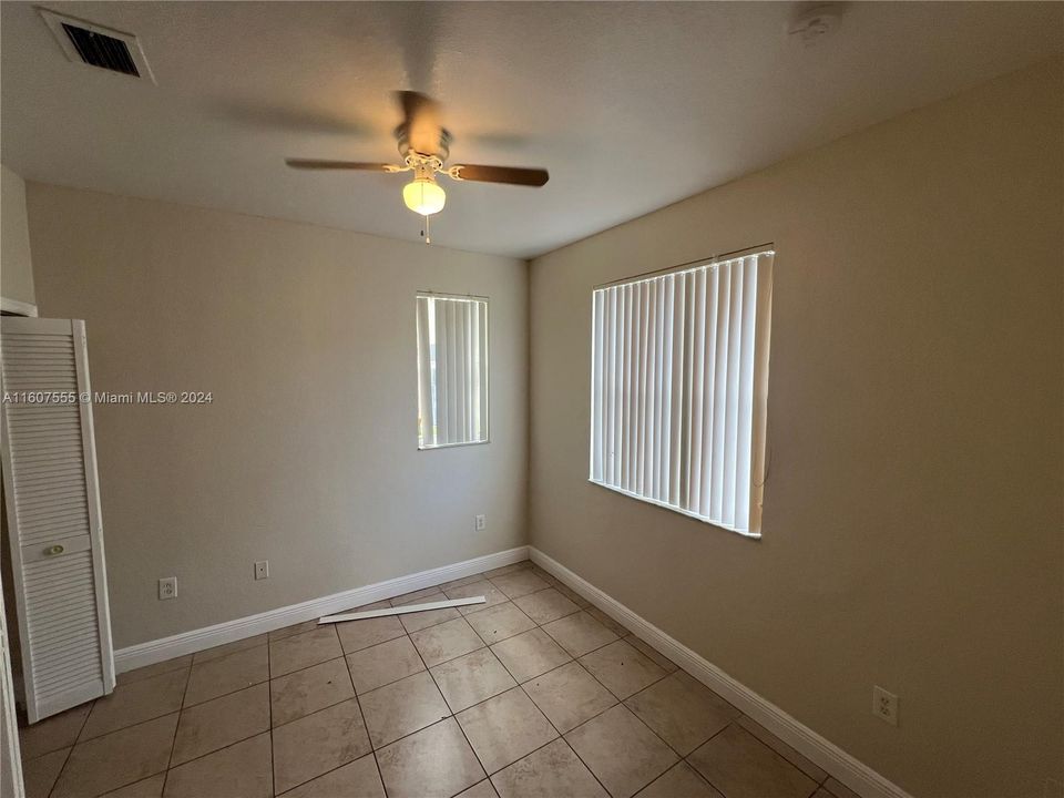 Active With Contract: $1,950 (3 beds, 2 baths, 1060 Square Feet)