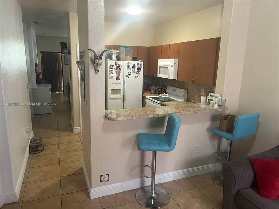 For Rent: $2,100 (3 beds, 2 baths, 1060 Square Feet)