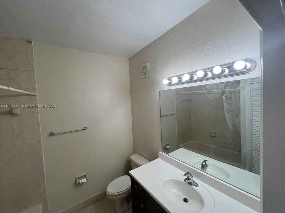 Active With Contract: $1,950 (3 beds, 2 baths, 1060 Square Feet)