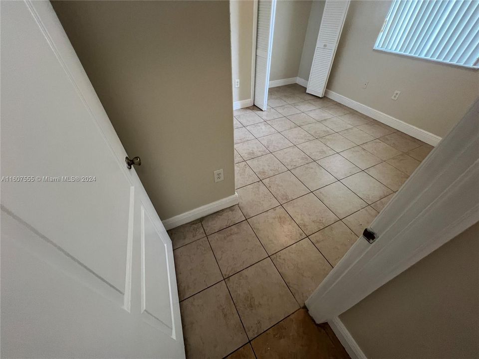 For Rent: $2,100 (3 beds, 2 baths, 1060 Square Feet)