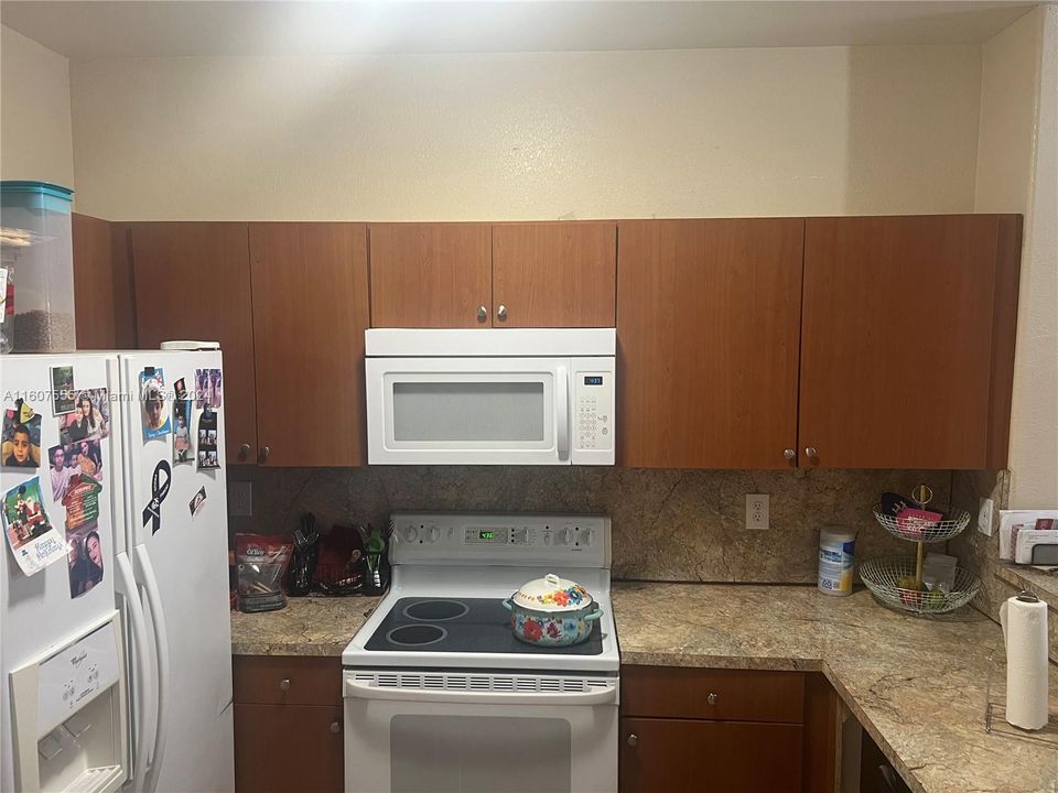 For Rent: $2,100 (3 beds, 2 baths, 1060 Square Feet)