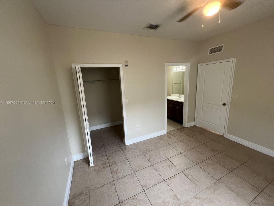 For Rent: $2,100 (3 beds, 2 baths, 1060 Square Feet)