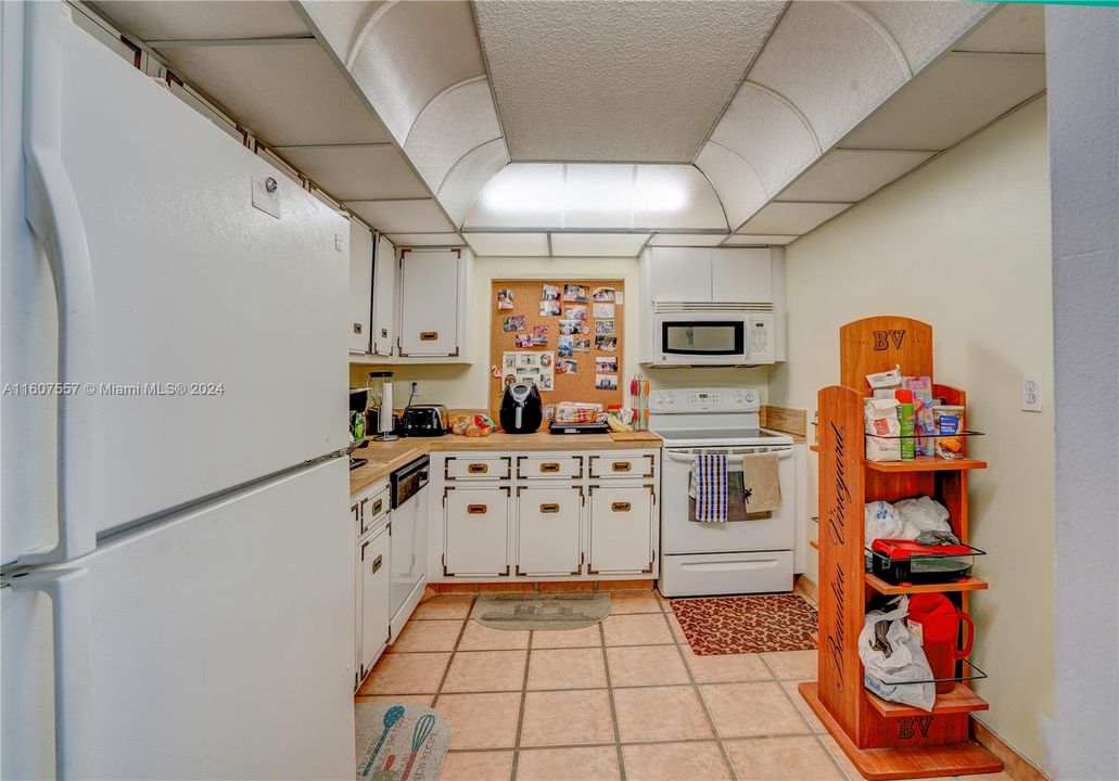 For Sale: $295,000 (2 beds, 2 baths, 1130 Square Feet)