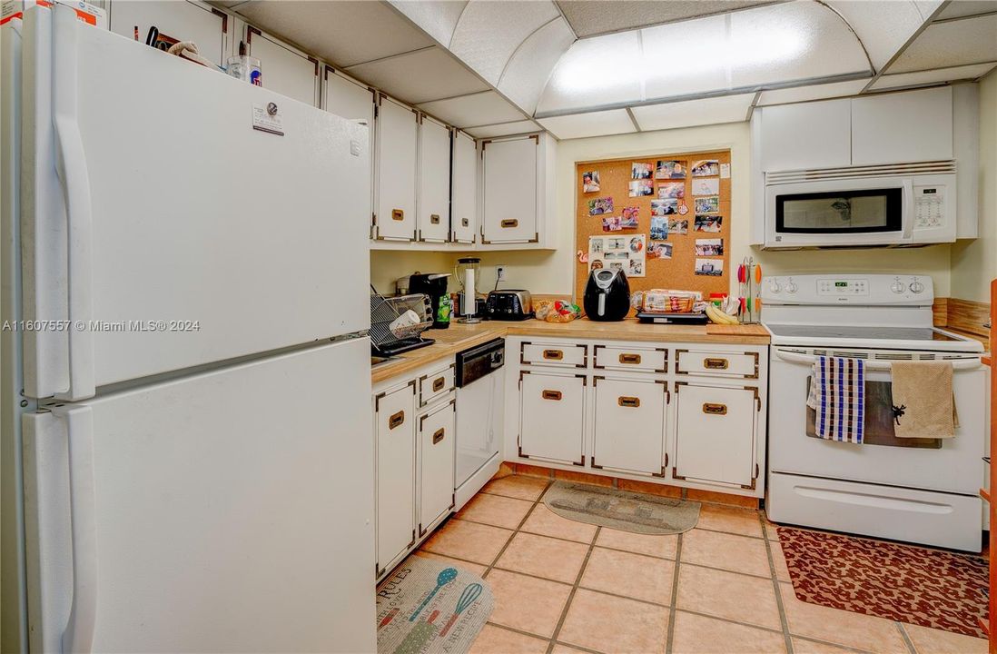 For Sale: $295,000 (2 beds, 2 baths, 1130 Square Feet)