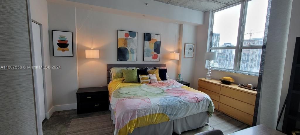 Active With Contract: $2,500 (1 beds, 1 baths, 646 Square Feet)