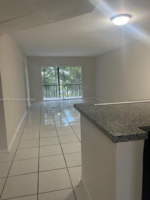 Recently Rented: $1,995 (2 beds, 2 baths, 949 Square Feet)