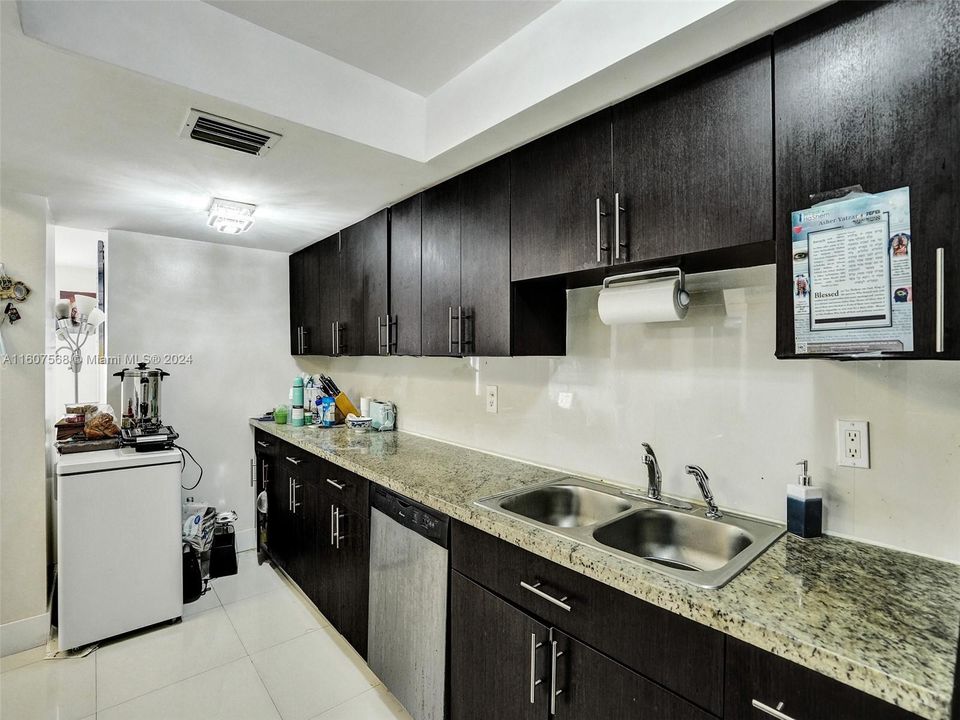 En Venta: $319,000 (2 camas, 2 baños, 1251 Pies cuadrados)