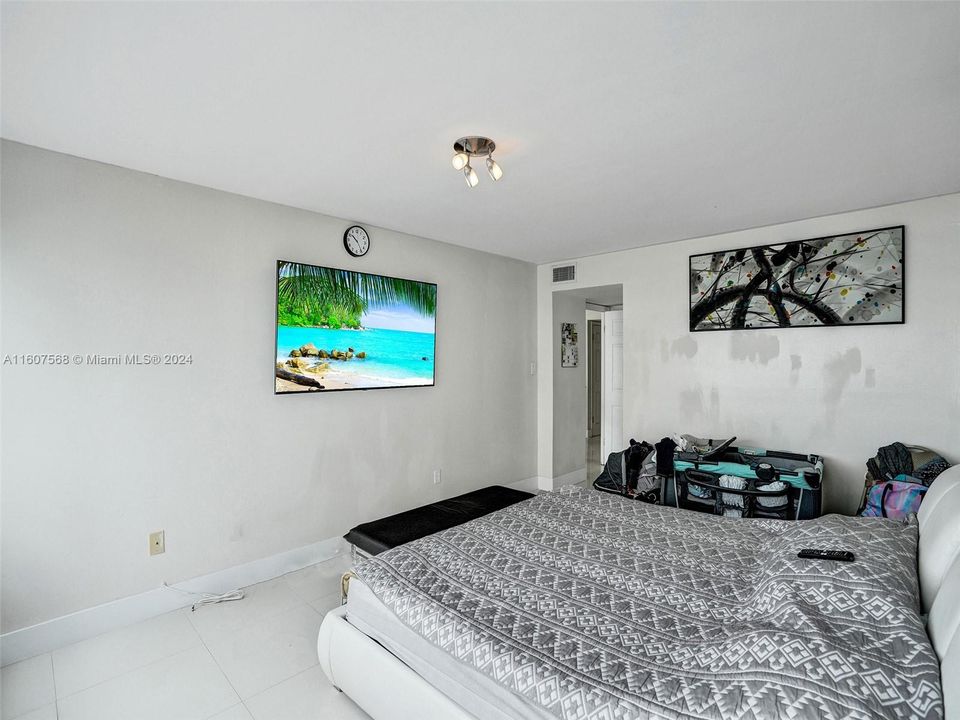 For Sale: $319,000 (2 beds, 2 baths, 1251 Square Feet)