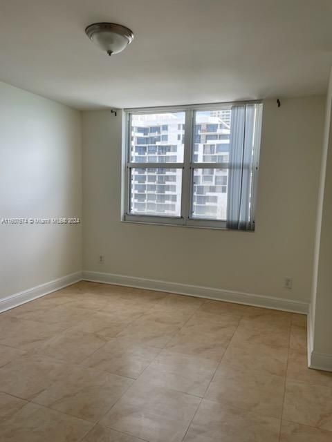 For Rent: $3,950 (2 beds, 2 baths, 985 Square Feet)