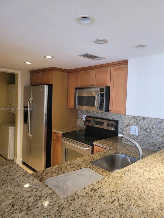 For Rent: $3,950 (2 beds, 2 baths, 985 Square Feet)