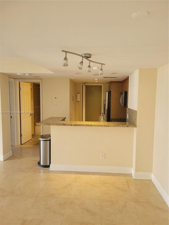 For Rent: $3,950 (2 beds, 2 baths, 985 Square Feet)