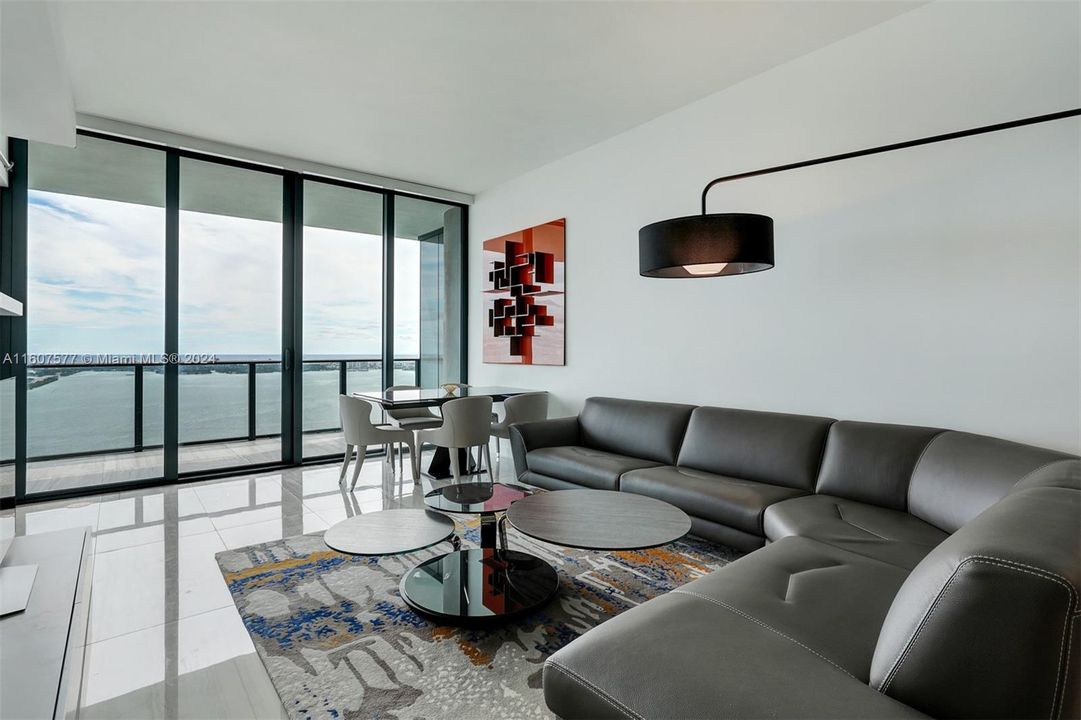 For Sale: $988,000 (1 beds, 1 baths, 959 Square Feet)