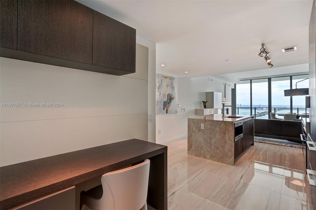 For Sale: $988,000 (1 beds, 1 baths, 959 Square Feet)