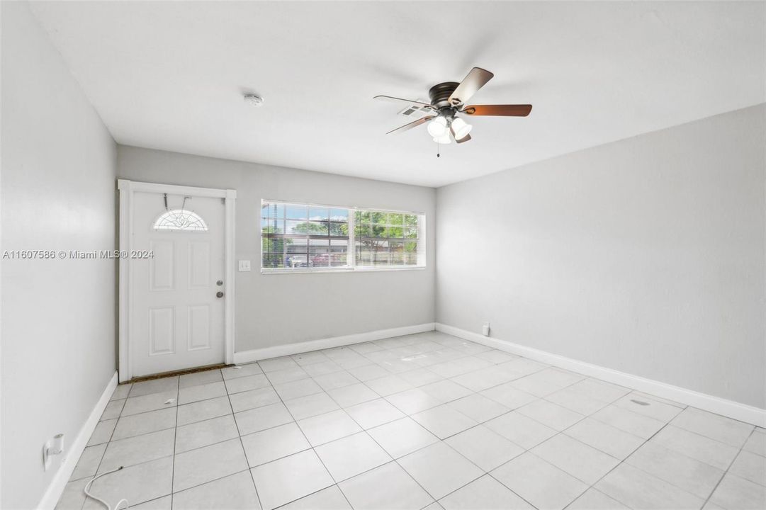 For Sale: $469,900 (3 beds, 2 baths, 1197 Square Feet)