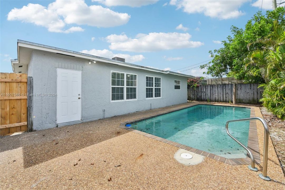 For Sale: $469,900 (3 beds, 2 baths, 1197 Square Feet)