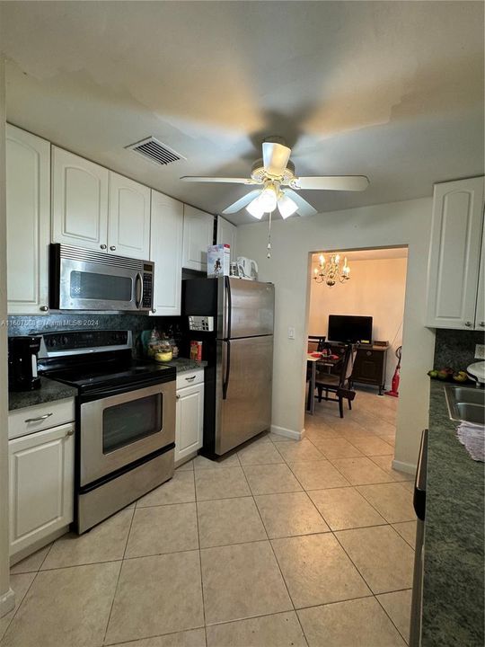 For Sale: $349,900 (2 beds, 2 baths, 1300 Square Feet)