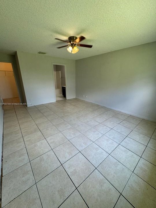 For Rent: $2,450 (4 beds, 2 baths, 1736 Square Feet)