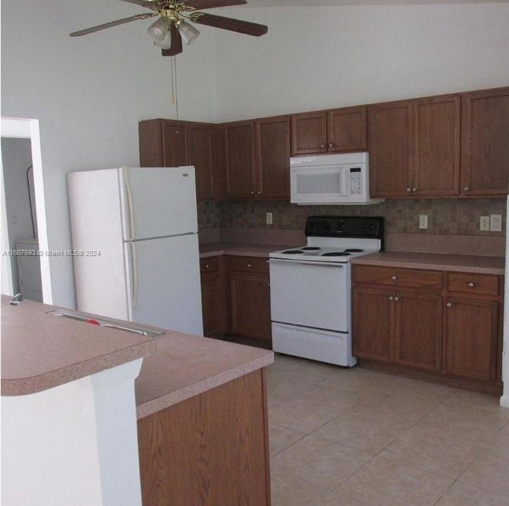 For Rent: $2,450 (4 beds, 2 baths, 1736 Square Feet)