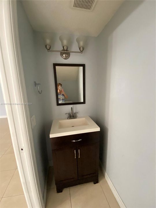 Active With Contract: $2,300 (2 beds, 1 baths, 1090 Square Feet)