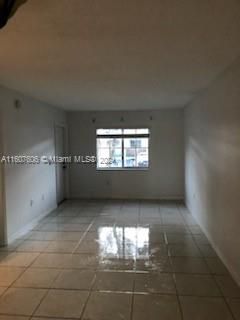 For Rent: $1,900 (2 beds, 2 baths, 822 Square Feet)