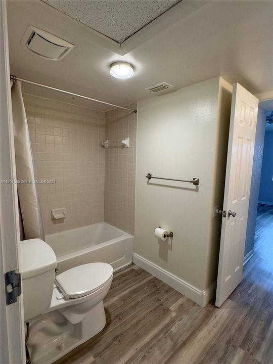 Active With Contract: $1,804 (1 beds, 1 baths, 804 Square Feet)