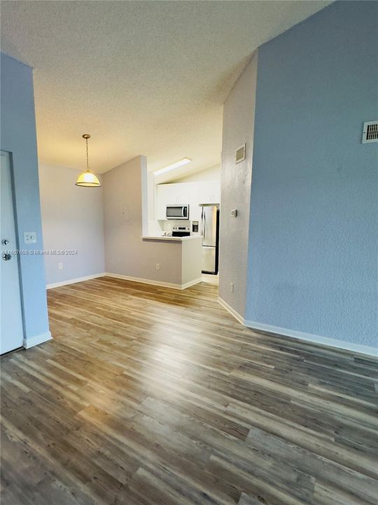 Active With Contract: $1,804 (1 beds, 1 baths, 804 Square Feet)