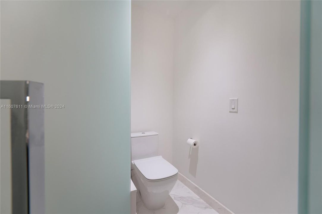 出租: $9,500 (2 贝兹, 3 浴室, 1559 平方英尺)