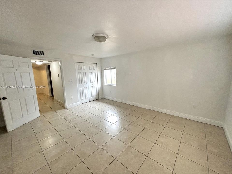 For Rent: $4,000 (5 beds, 3 baths, 1998 Square Feet)