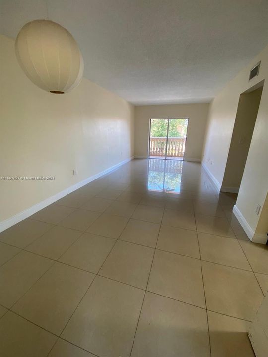 For Rent: $2,295 (2 beds, 2 baths, 890 Square Feet)