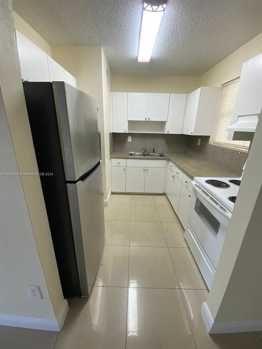 For Rent: $2,295 (2 beds, 2 baths, 890 Square Feet)