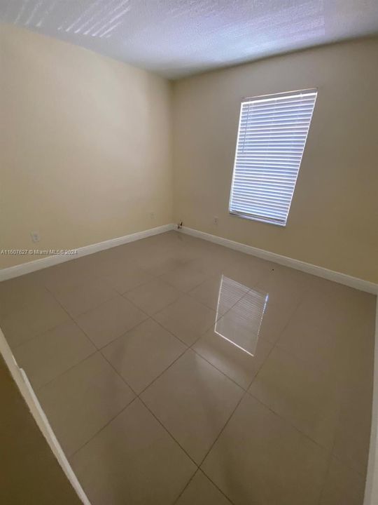 For Rent: $2,295 (2 beds, 2 baths, 890 Square Feet)