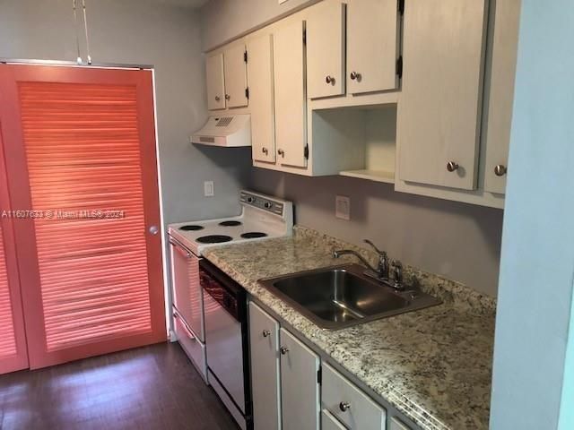 Active With Contract: $105,000 (1 beds, 1 baths, 670 Square Feet)