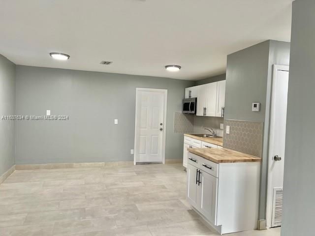 For Rent: $2,699 (3 beds, 1 baths, 992 Square Feet)