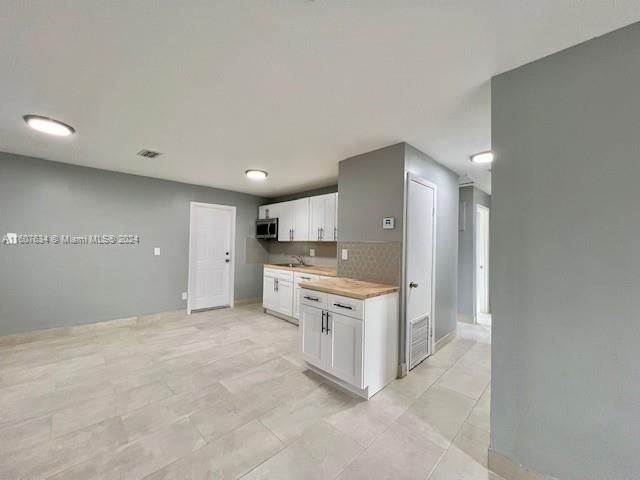 For Rent: $2,699 (3 beds, 1 baths, 992 Square Feet)