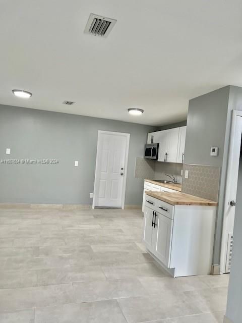 For Rent: $2,699 (3 beds, 1 baths, 992 Square Feet)