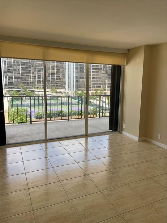 For Rent: $3,300 (1 beds, 1 baths, 1056 Square Feet)