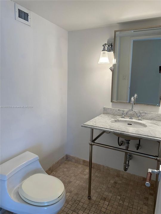 Recently Rented: $3,300 (1 beds, 1 baths, 1056 Square Feet)