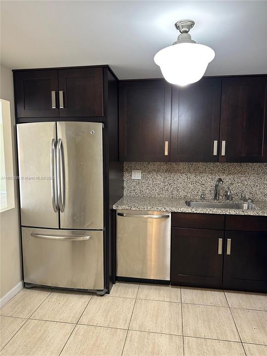 For Rent: $3,300 (1 beds, 1 baths, 1056 Square Feet)